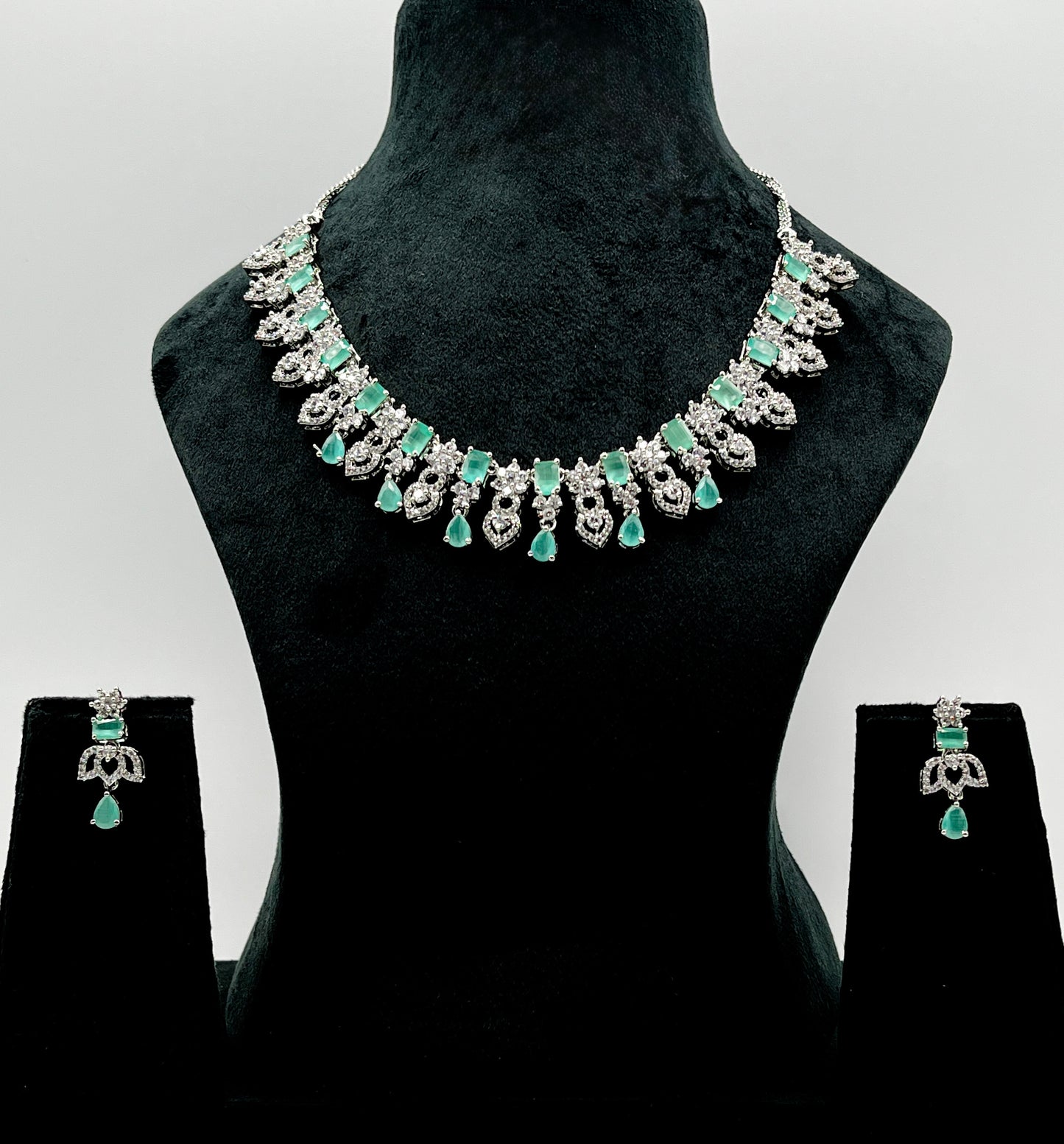 Green Necklace Set